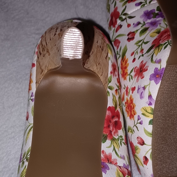 Liz Claiborne heels - Picture 7 of 12